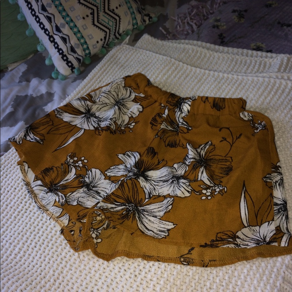 floral shorts with elastic - Picture 1 of 1